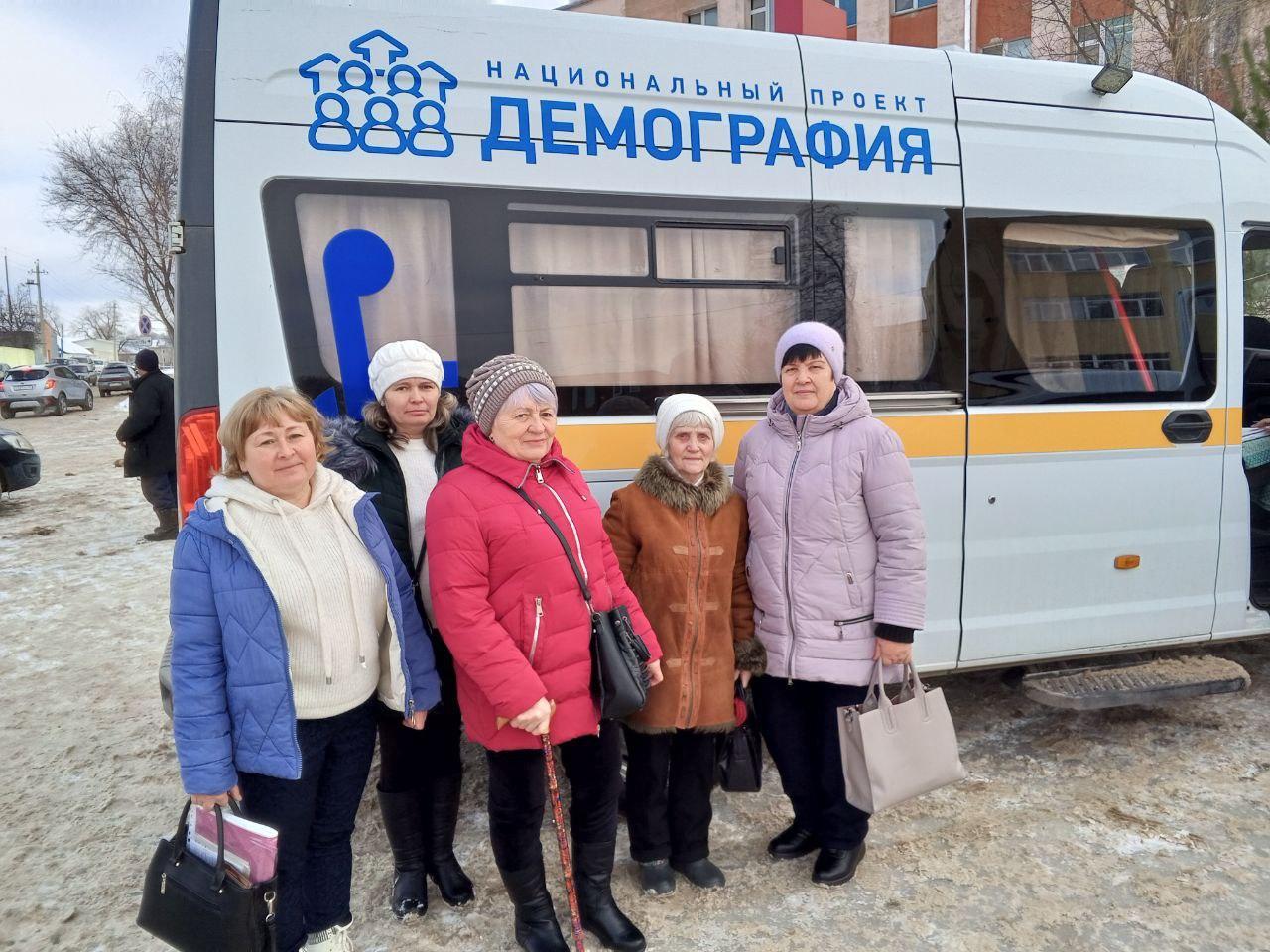 Национальный проект &quot;Демография&quot; 31.01.2024 г. в поликлиникуг. Маркса были доставлены жительницы п. Осиновский старше 65 лет для проведения медицинского осмотра.