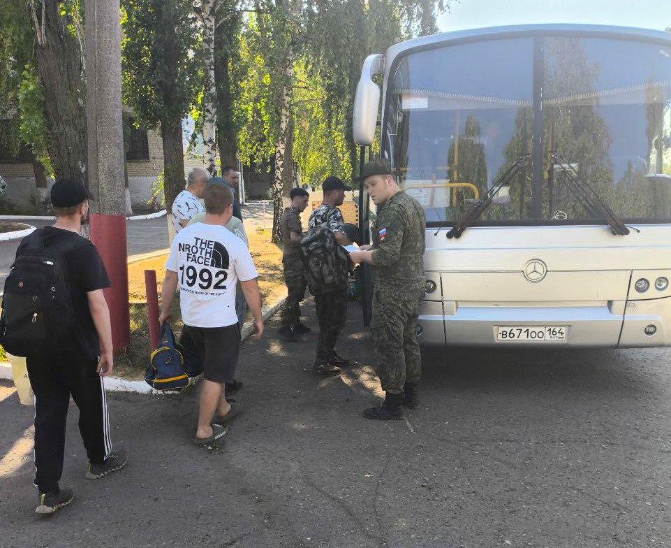 В Саратове 17 июля прошла очередная отправка контрактников в зону проведения Специальной военной операции..